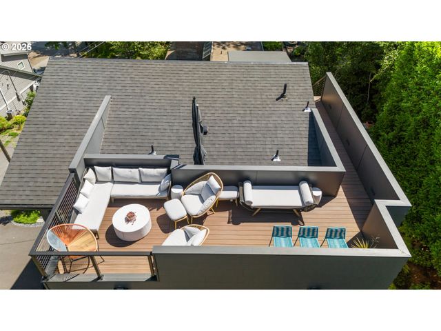 7625 S FULTON PARK Blvd, Portland, OR 97219