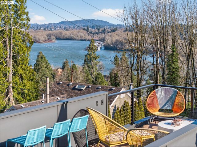 7625 S FULTON PARK Blvd, Portland, OR 97219