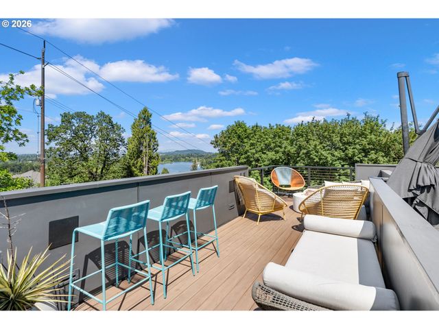 7625 S FULTON PARK Blvd, Portland, OR 97219