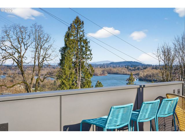 7625 S FULTON PARK Blvd, Portland, OR 97219