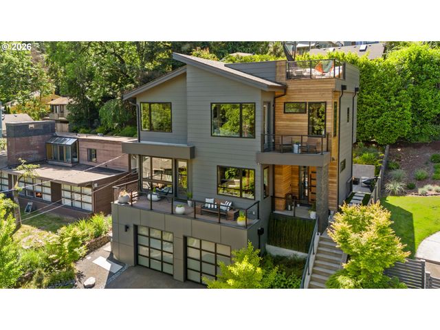 7625 S FULTON PARK Blvd, Portland, OR 97219