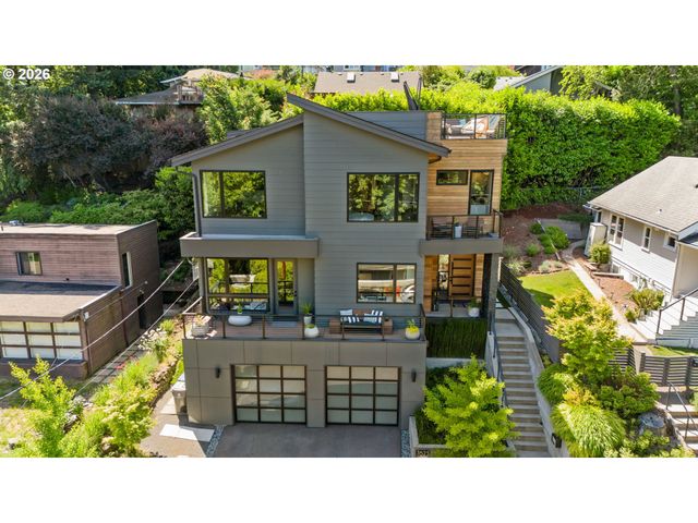 7625 S FULTON PARK Blvd, Portland, OR 97219