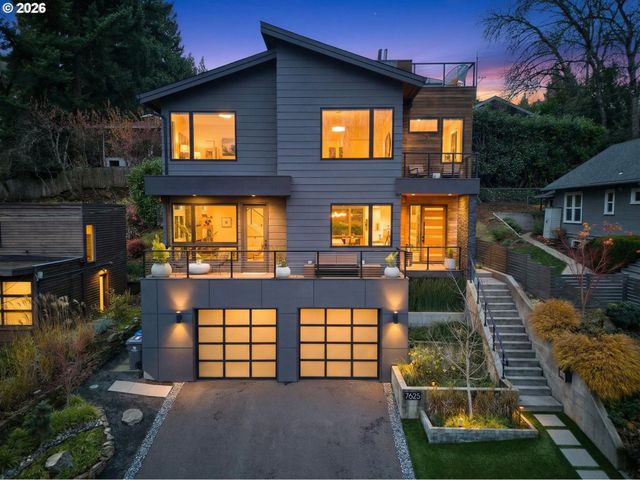7625 S FULTON PARK Blvd, Portland, OR 97219