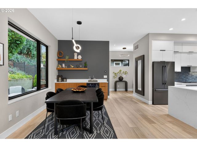 7625 S FULTON PARK Blvd, Portland, OR 97219