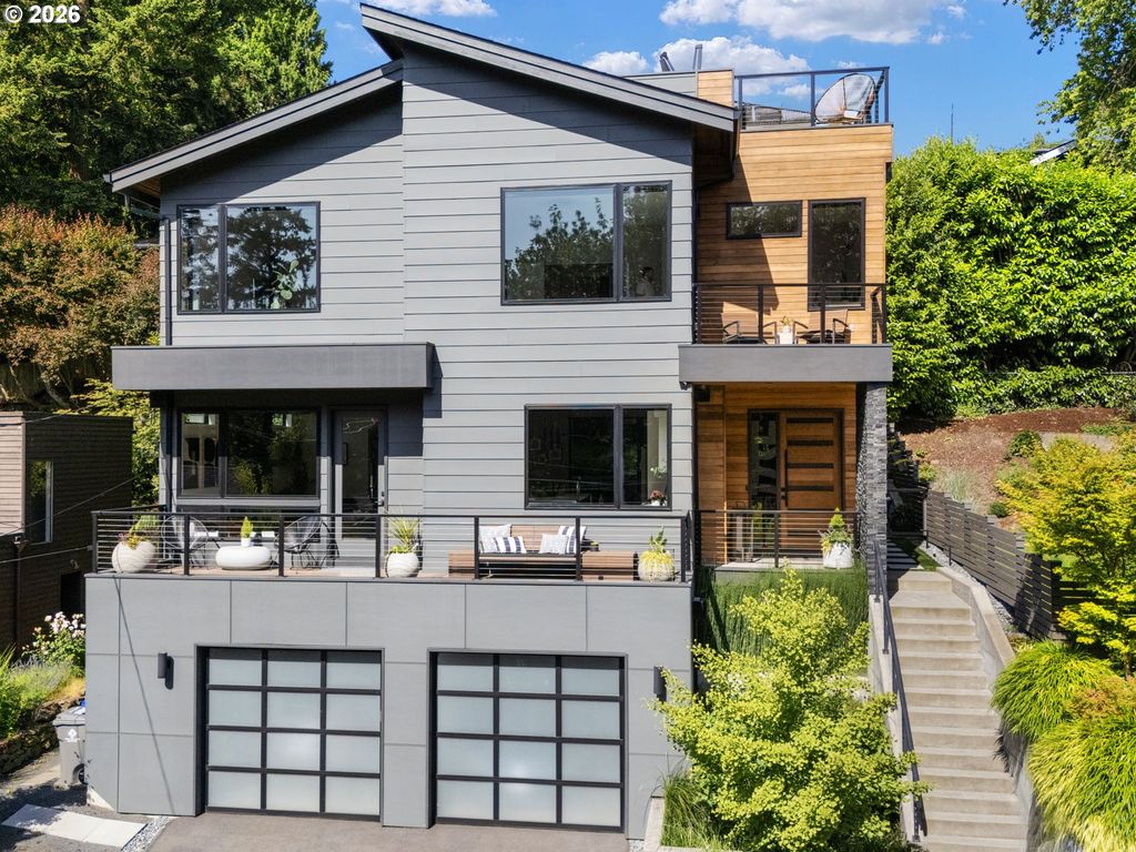 7625 S FULTON PARK Blvd, Portland, OR 97219