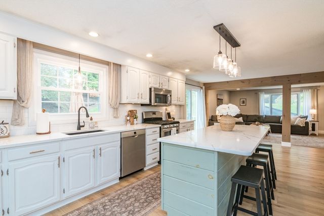 217 Pleasant St, East Longmeadow, MA 01028
