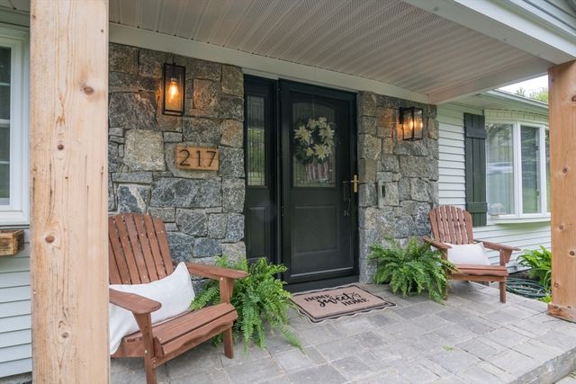 217 Pleasant St, East Longmeadow, MA 01028