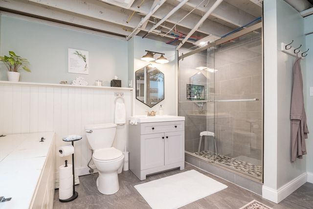 217 Pleasant St, East Longmeadow, MA 01028