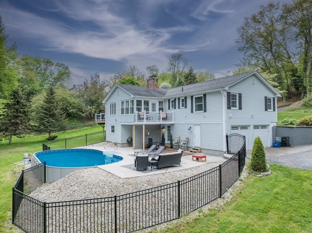 217 Pleasant St, East Longmeadow, MA 01028