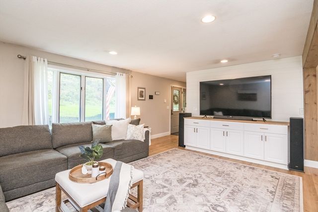 217 Pleasant St, East Longmeadow, MA 01028