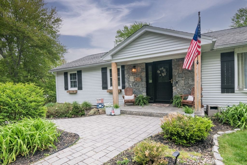 217 Pleasant St, East Longmeadow, MA 01028