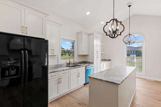 207 Megan Cir, Shelbyville, TN 37160