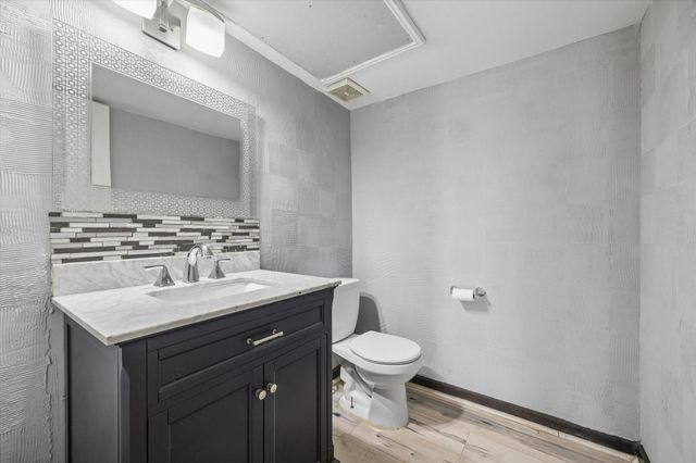 781 Country Place Drive 2045, Houston, TX 77079