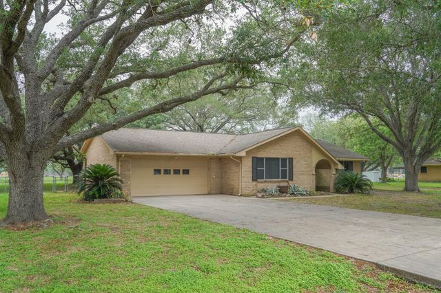 424 Candy Street, El Campo, TX 77437