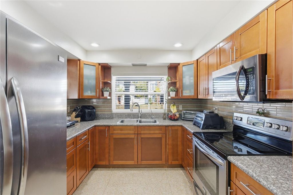 Image 11 of property listing at 3214 W ABDELLA STREET, Tampa, FL 33607