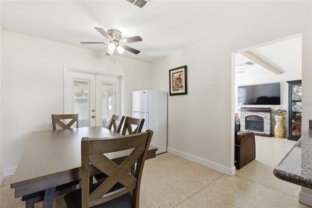 Image 12 of property listing at 3214 W ABDELLA STREET, Tampa, FL 33607