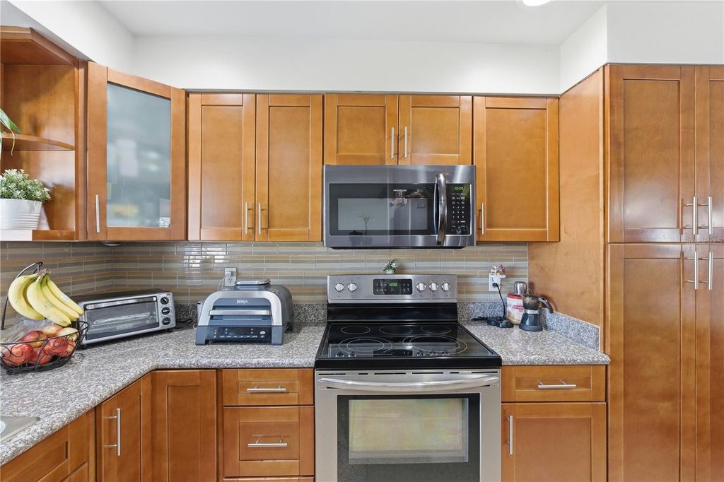 Image 17 of property listing at 3214 W ABDELLA STREET, Tampa, FL 33607