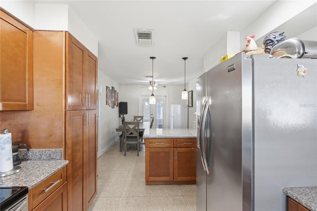 Image 20 of property listing at 3214 W ABDELLA STREET, Tampa, FL 33607