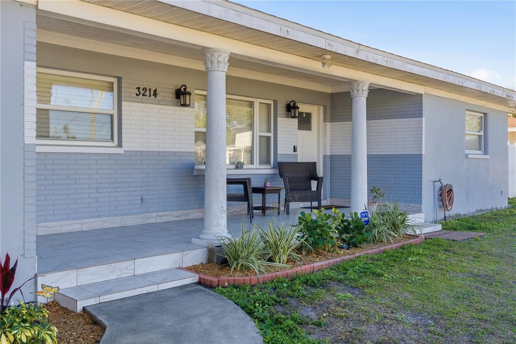 Image 5 of property listing at 3214 W ABDELLA STREET, Tampa, FL 33607