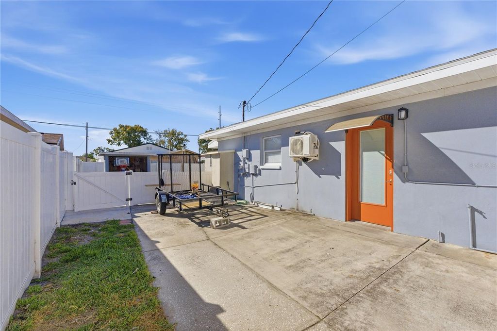 Image 46 of property listing at 3214 W ABDELLA STREET, Tampa, FL 33607