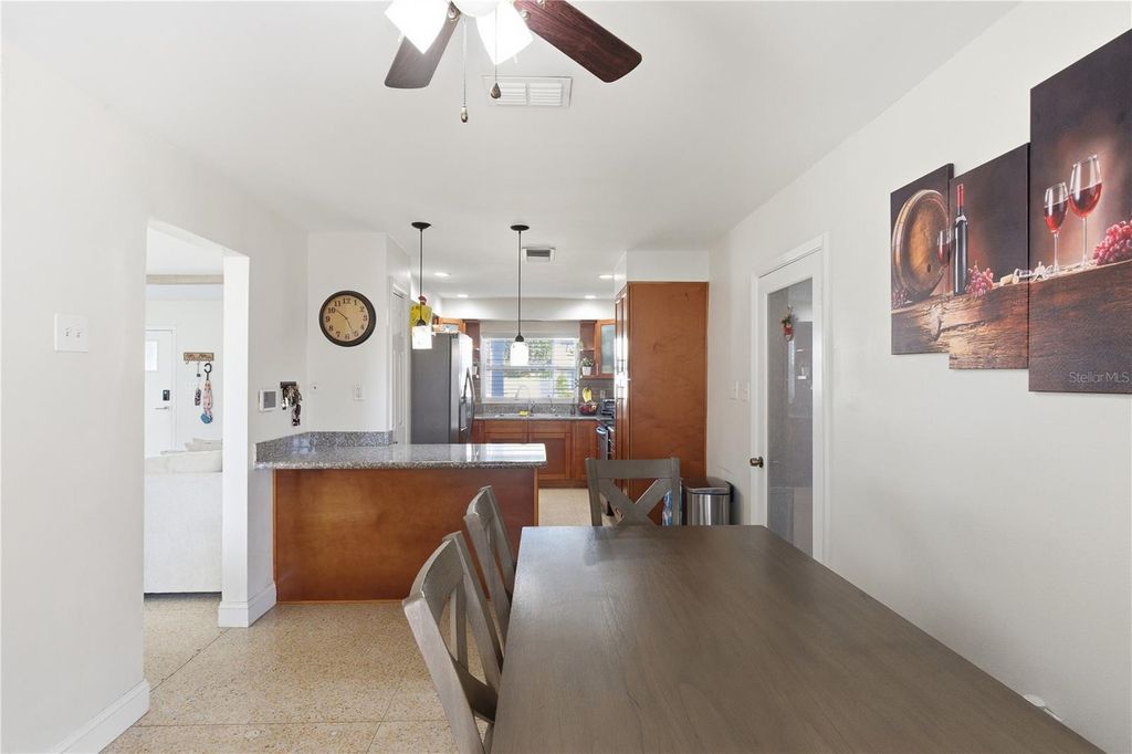 Image 10 of property listing at 3214 W ABDELLA STREET, Tampa, FL 33607