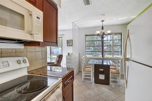 160 NW 34th St, Oakland Park, FL 33309