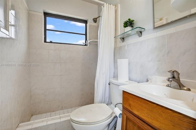 160 NW 34th St, Oakland Park, FL 33309