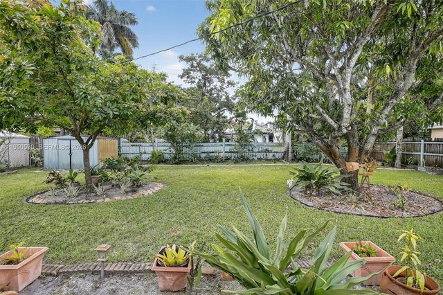 160 NW 34th St, Oakland Park, FL 33309