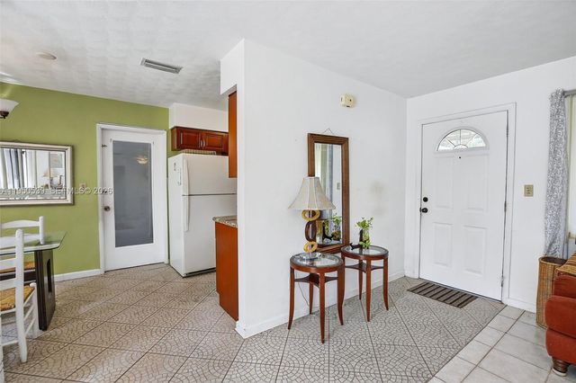 160 NW 34th St, Oakland Park, FL 33309