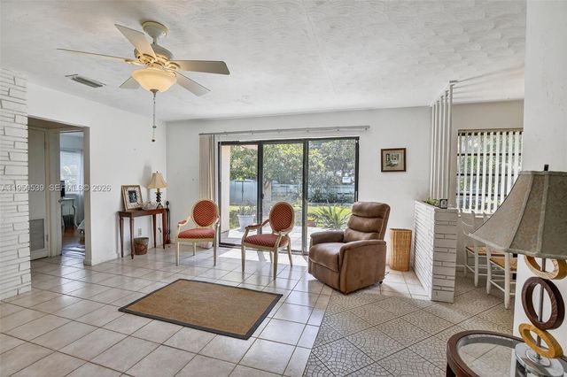 160 NW 34th St, Oakland Park, FL 33309