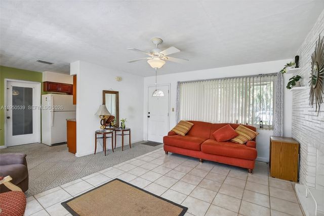 160 NW 34th St, Oakland Park, FL 33309