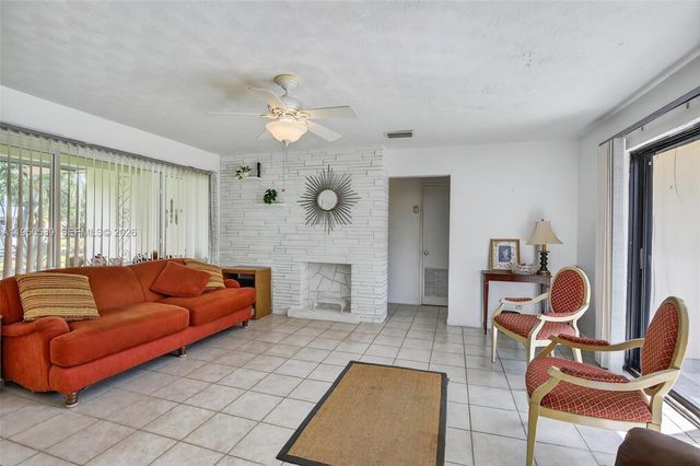 160 NW 34th St, Oakland Park, FL 33309