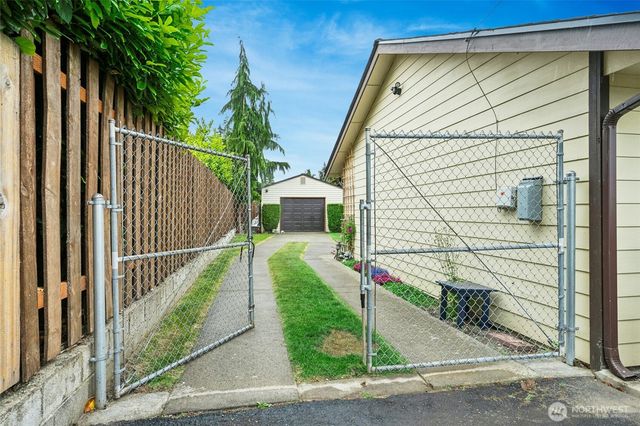 237 S 186th Street, Burien, WA 98148