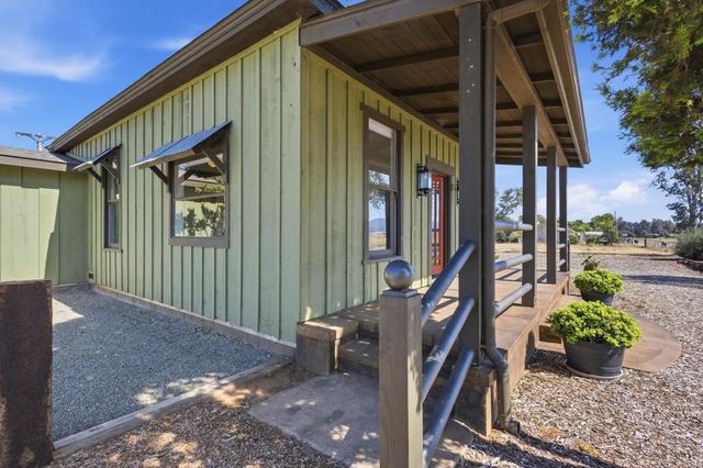 1077 Montecito Way, Ramona, CA 92065