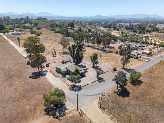 1077 Montecito Way, Ramona, CA 92065