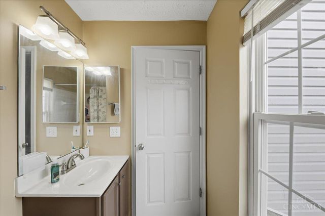 4190 East Village Drive, Mason, OH 45040