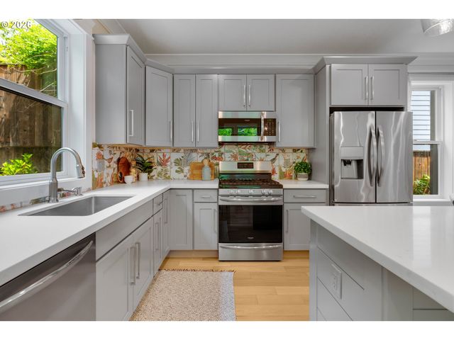 3825 Se RURAL St, Portland, OR 97202