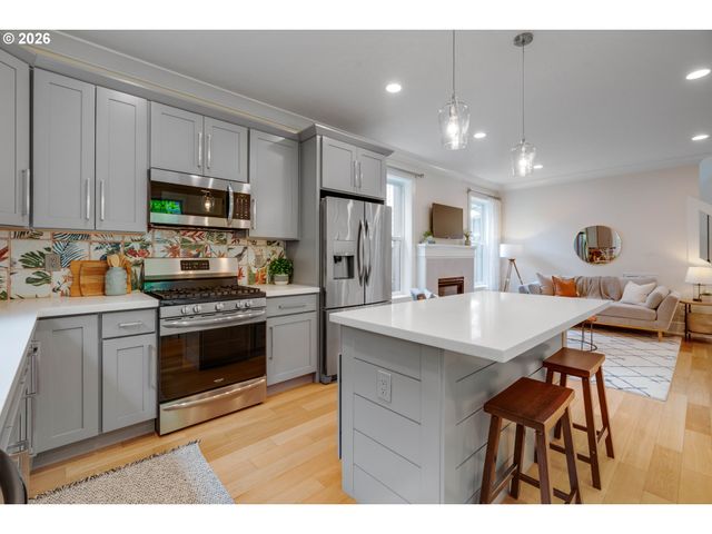 3825 Se RURAL St, Portland, OR 97202