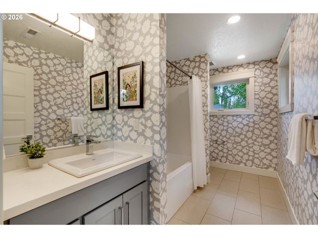 3825 Se RURAL St, Portland, OR 97202