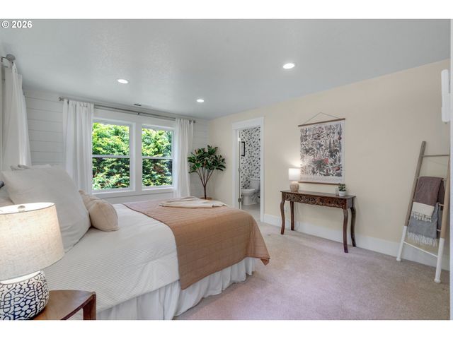 3825 Se RURAL St, Portland, OR 97202