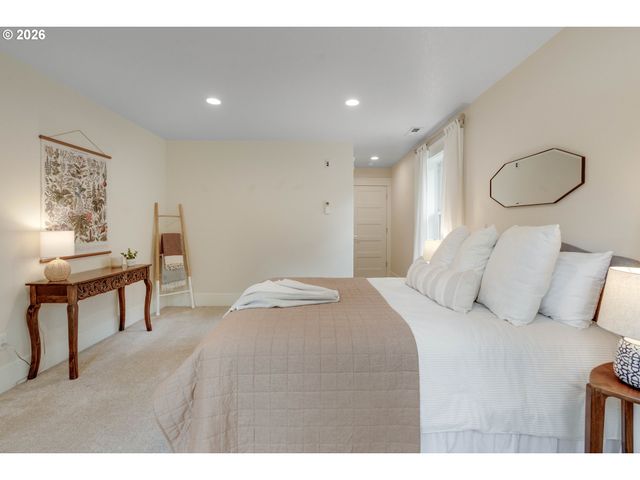 3825 Se RURAL St, Portland, OR 97202