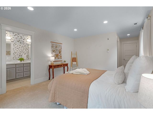 3825 Se RURAL St, Portland, OR 97202