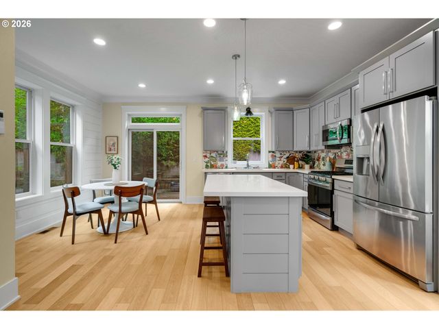 3825 Se RURAL St, Portland, OR 97202