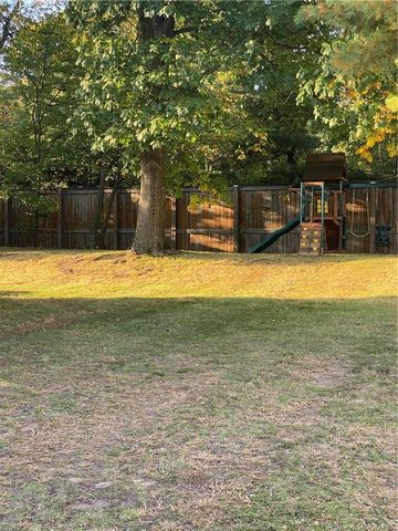 2 Larch Court, West Nyack, NY 10994