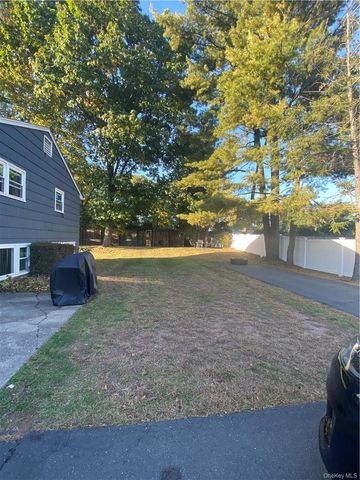 2 Larch Court, West Nyack, NY 10994