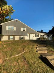 2 Larch Court, West Nyack, NY 10994