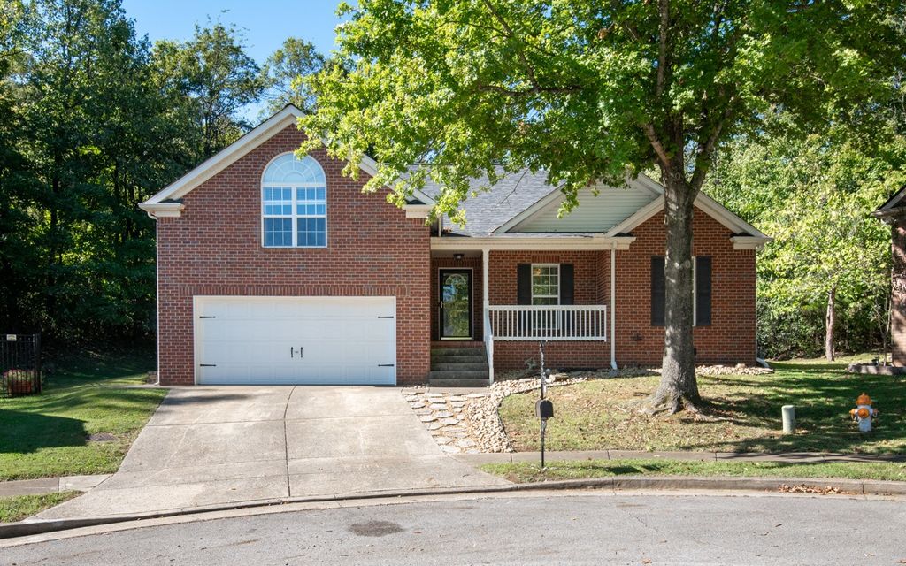 137 Lakeside Ct, Hermitage, TN 37076