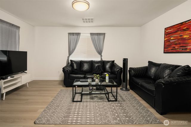 4218 Pasadena Place NE, Seattle, WA 98105