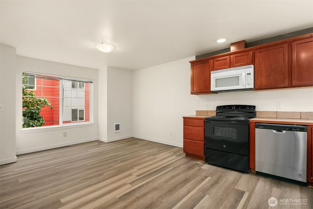 4218 Pasadena Place NE, Seattle, WA 98105