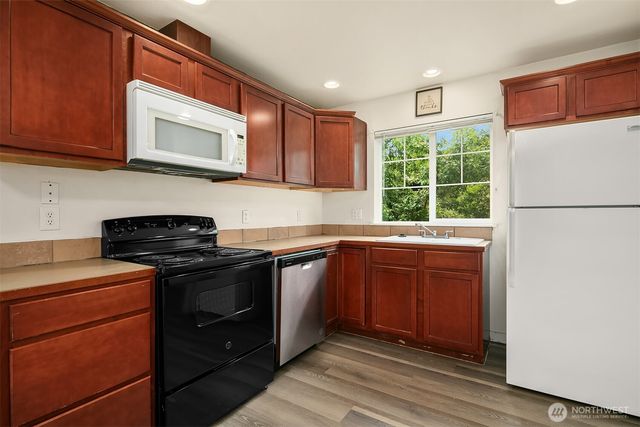 4218 Pasadena Place NE, Seattle, WA 98105